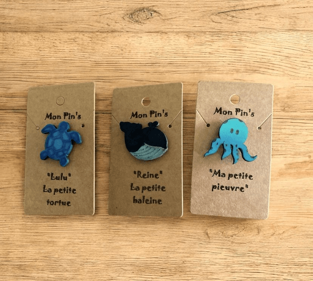Pin's en bois peint - Modèle au choix : tortue, pieuvre, baleine 
