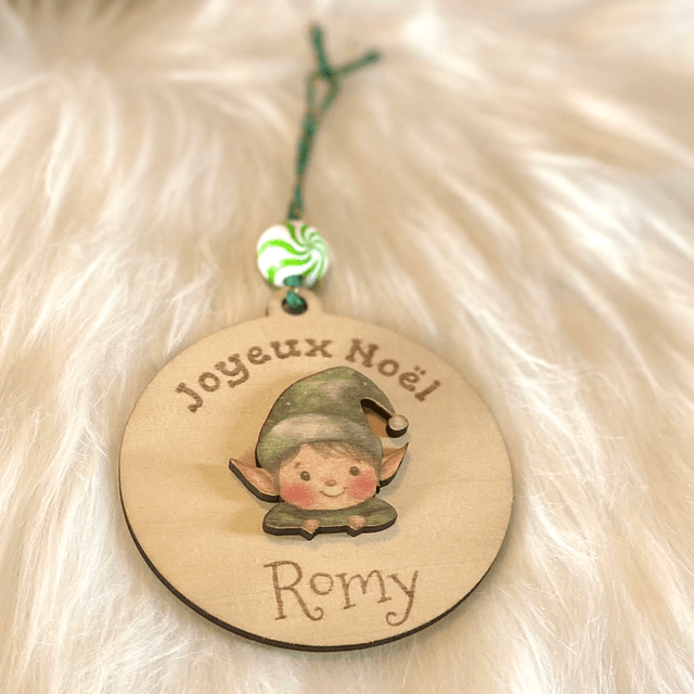Boule de Noël en bois avec motif en relief au choix - lutins, bonnets
