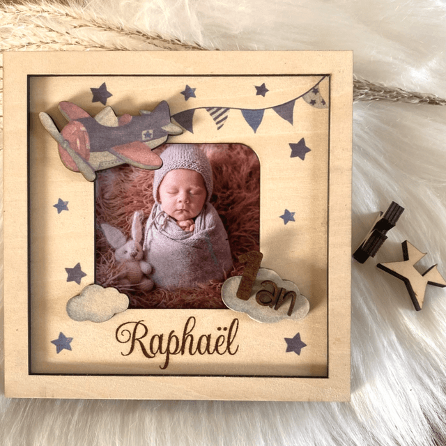 Cadre photo en bois avion personnalisé – Cadeau baptême ou anniversaire bébé