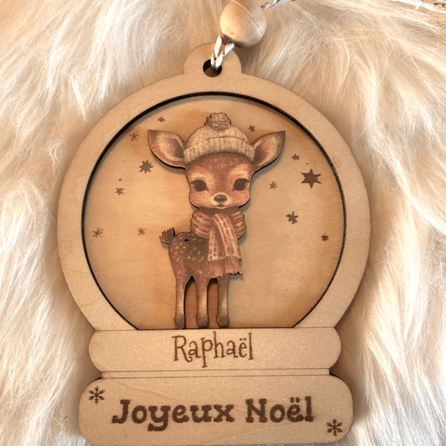 Boule de Noël personnalisée "Joyeux Noël" – Bois gravé avec perle et motif au choix : ourson, bonhomme de neige ou faon