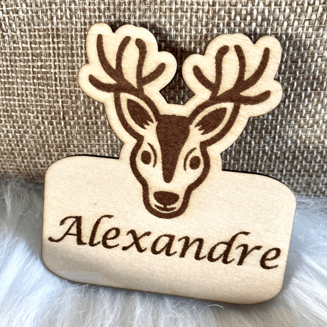 Marque-places en bois personnalisés pour Noël – Motifs festifs et prénoms gravés