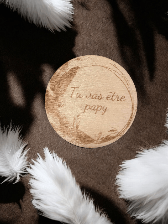Magnet personnalisé en bois pour annoncer une grossesse