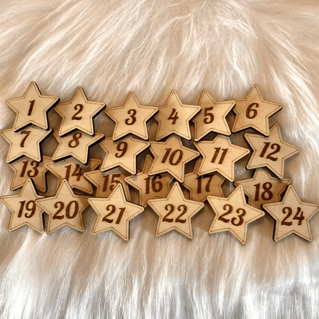 Étoiles en bois gravées 1 à 24 – Accessoires pour calendrier de l’Avent à coller ou suspendre
