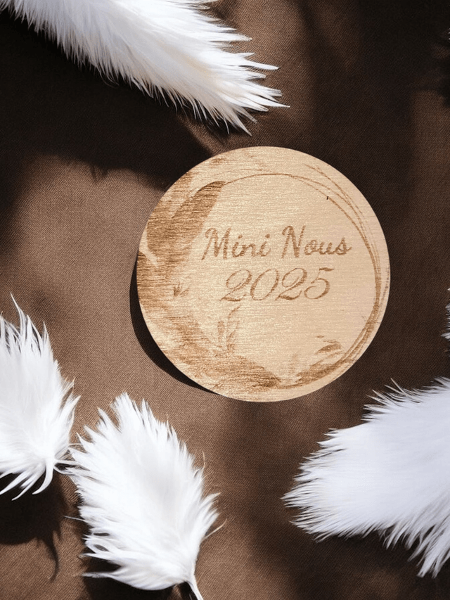 Magnet personnalisé en bois pour annoncer une grossesse