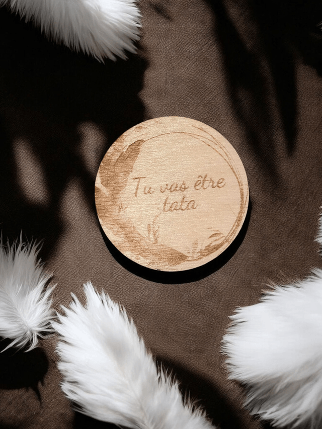 Magnet personnalisé en bois pour annoncer une grossesse