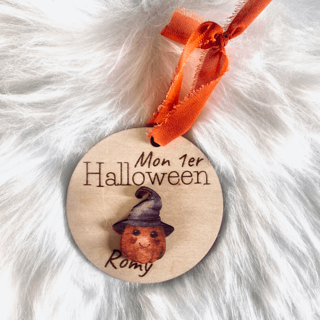 Suspension ronde en bois personnalisée Mon premier Halloween – ruban mousseline orange et personnages au choix