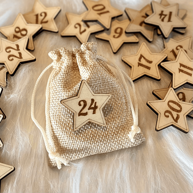 Étoiles en bois gravées 1 à 24 – Accessoires pour calendrier de l’Avent à coller ou suspendre