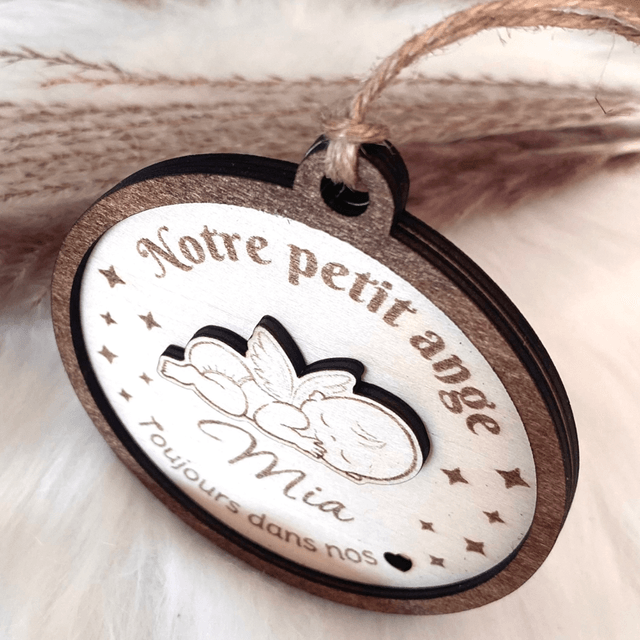 Boule de Noël commémorative personnalisée en bois – Hommage à un petit ange 