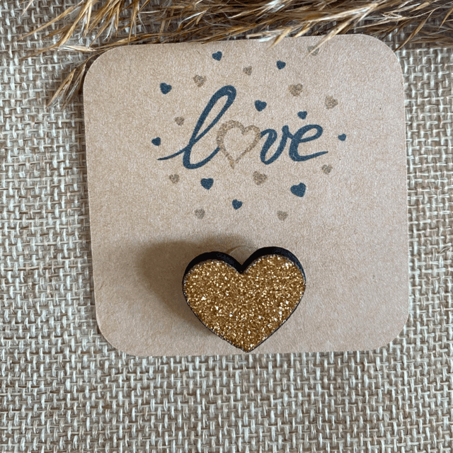 Badge ou pin&#039;s en bois vinyle doré - Modèle cœur
