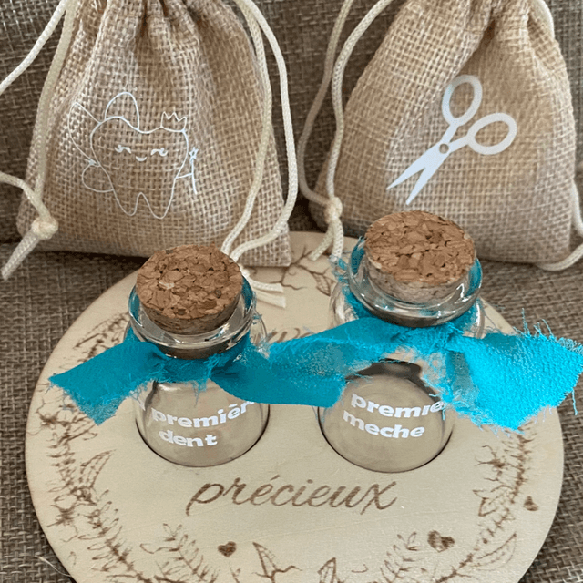 Souvenir fioles pour dent et mèche de cheveux bébé 