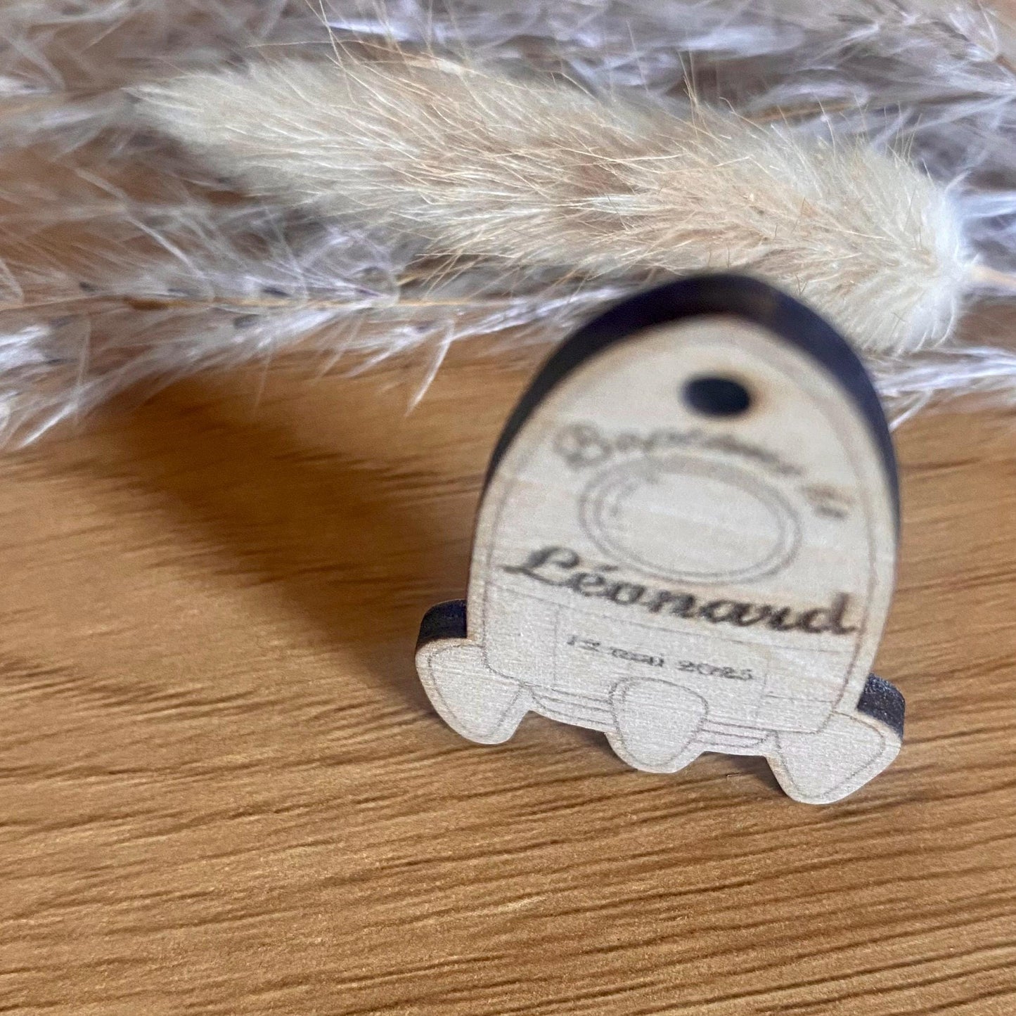 Étiquettes personnalisées en bois pour cadeaux d'invités et dragées - Tracteur, fusée, voiture...