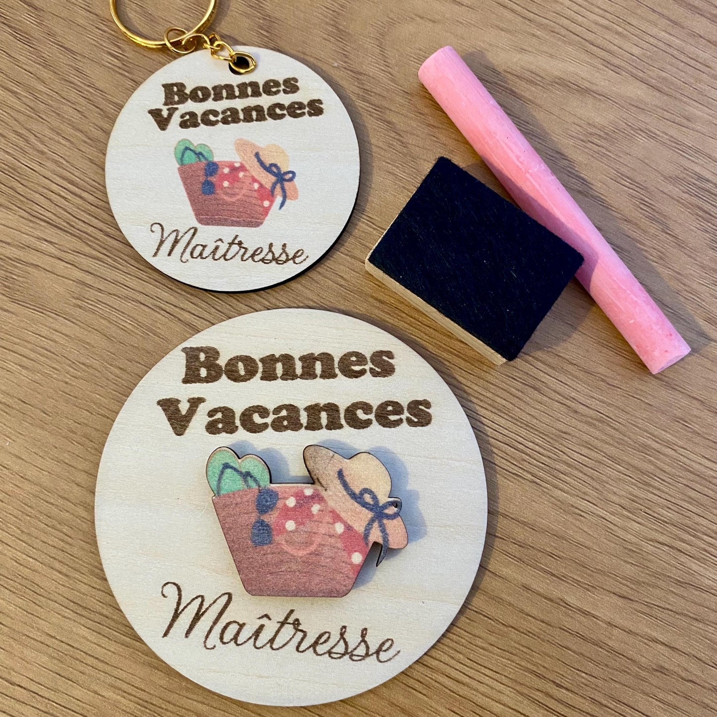 Magnets & Porte-clés "Souvenirs de Vacances" – Le Cadeau de Fin d'Année Idéal