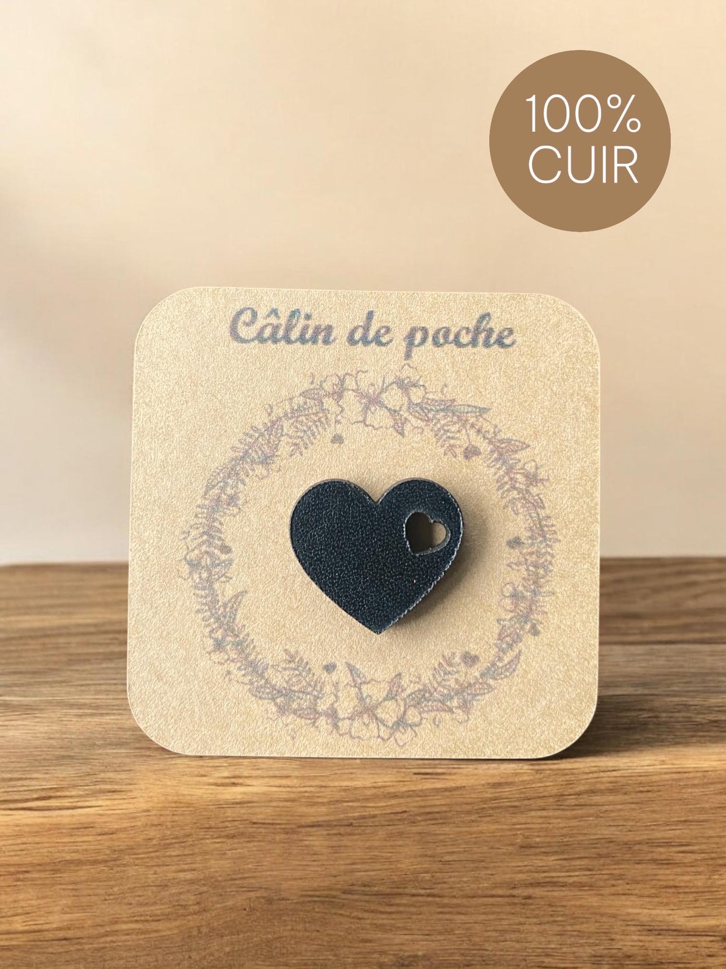 Gros plan sur la texture du cuir véritable calin de poche noir
