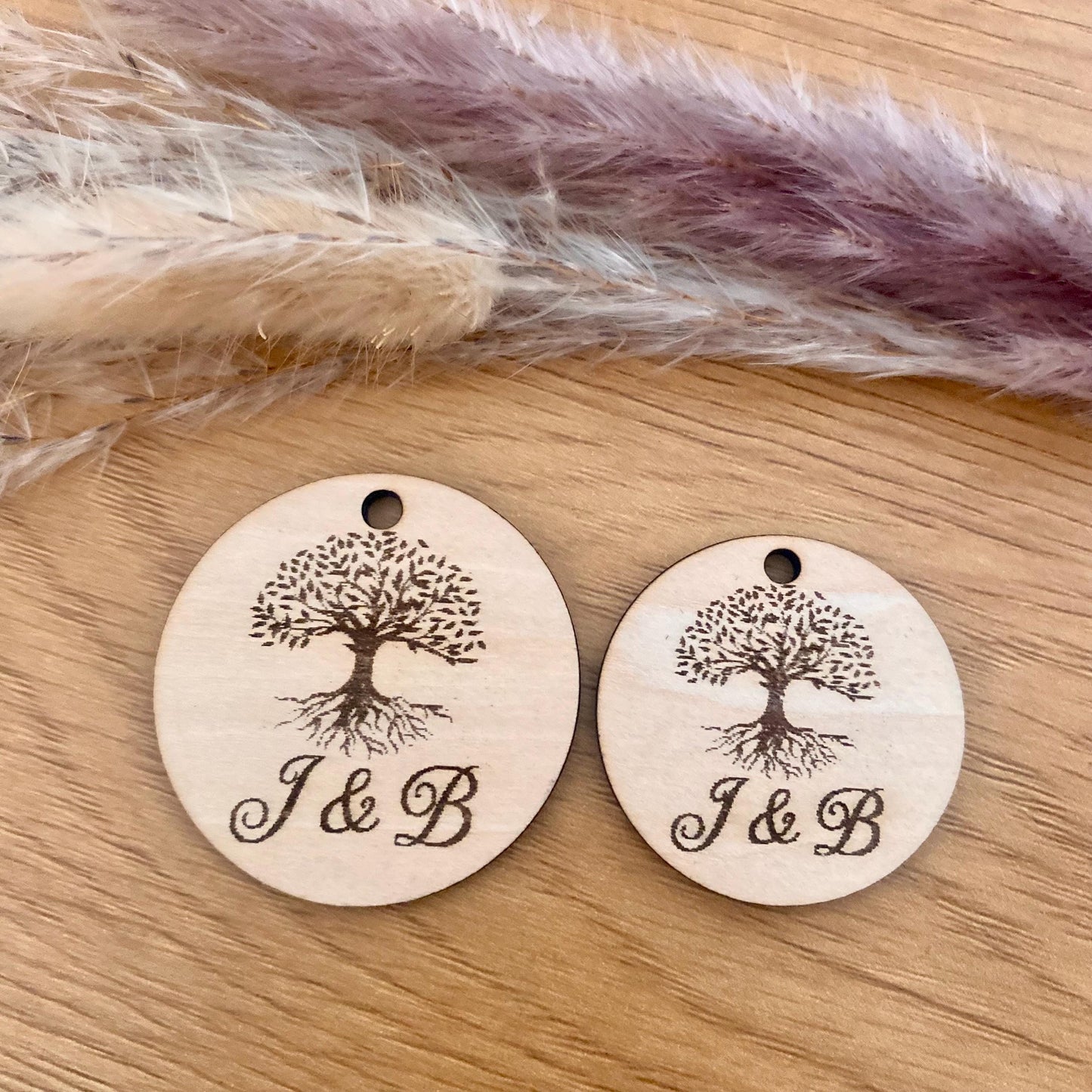 Étiquettes en Bois Personnalisées – Sublimez vos Dragées & Cadeaux Invités