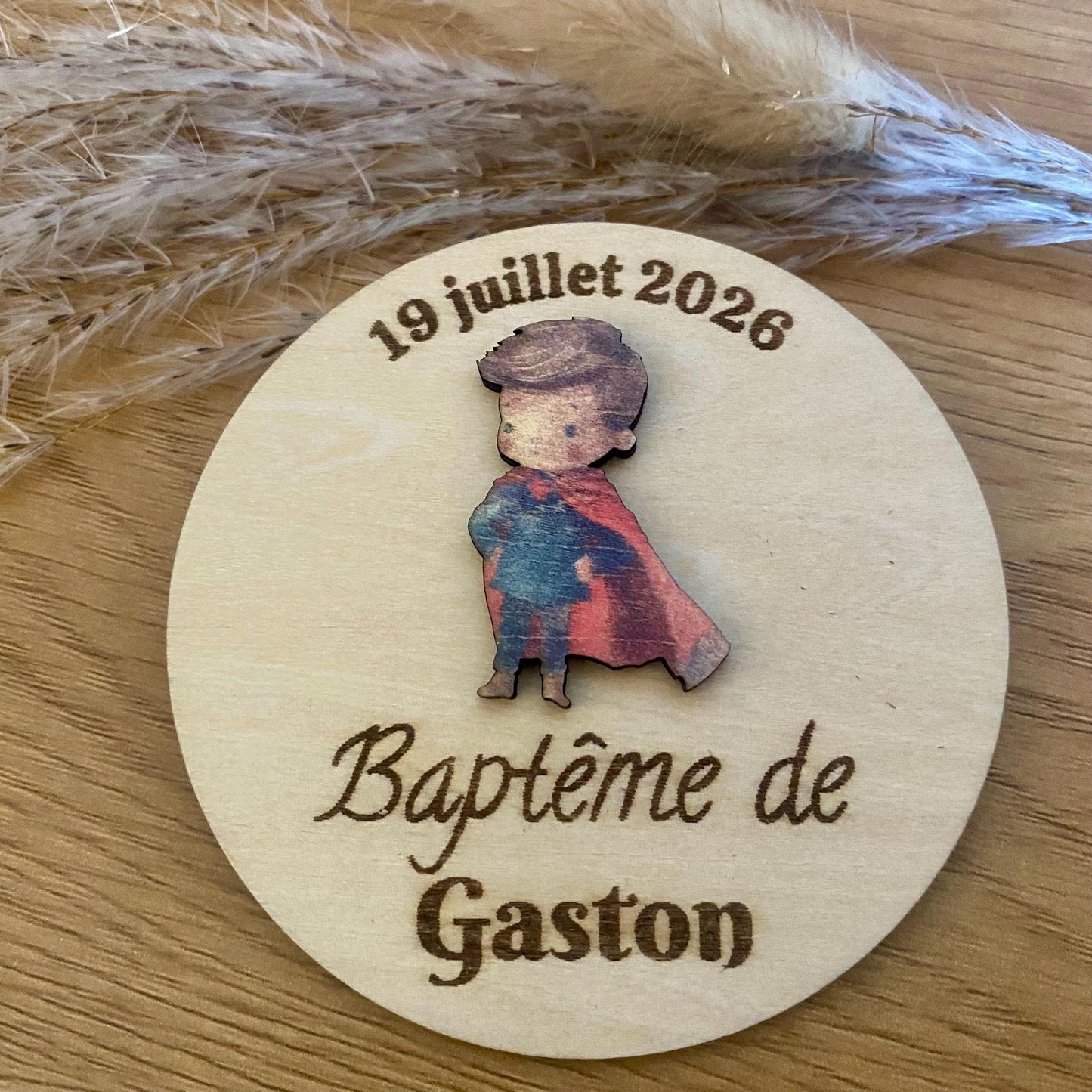 Magnet baptême ou anniversaire Personnalisé en Bois – Thème Héros Enfant