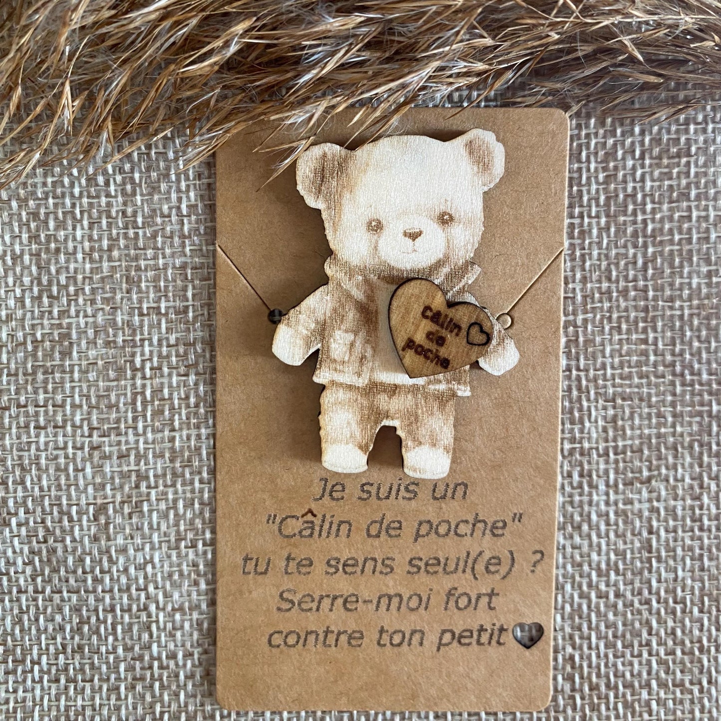 Câlin de Poche Ours en Bois – Le Compagnon de Réconfort par Excellence