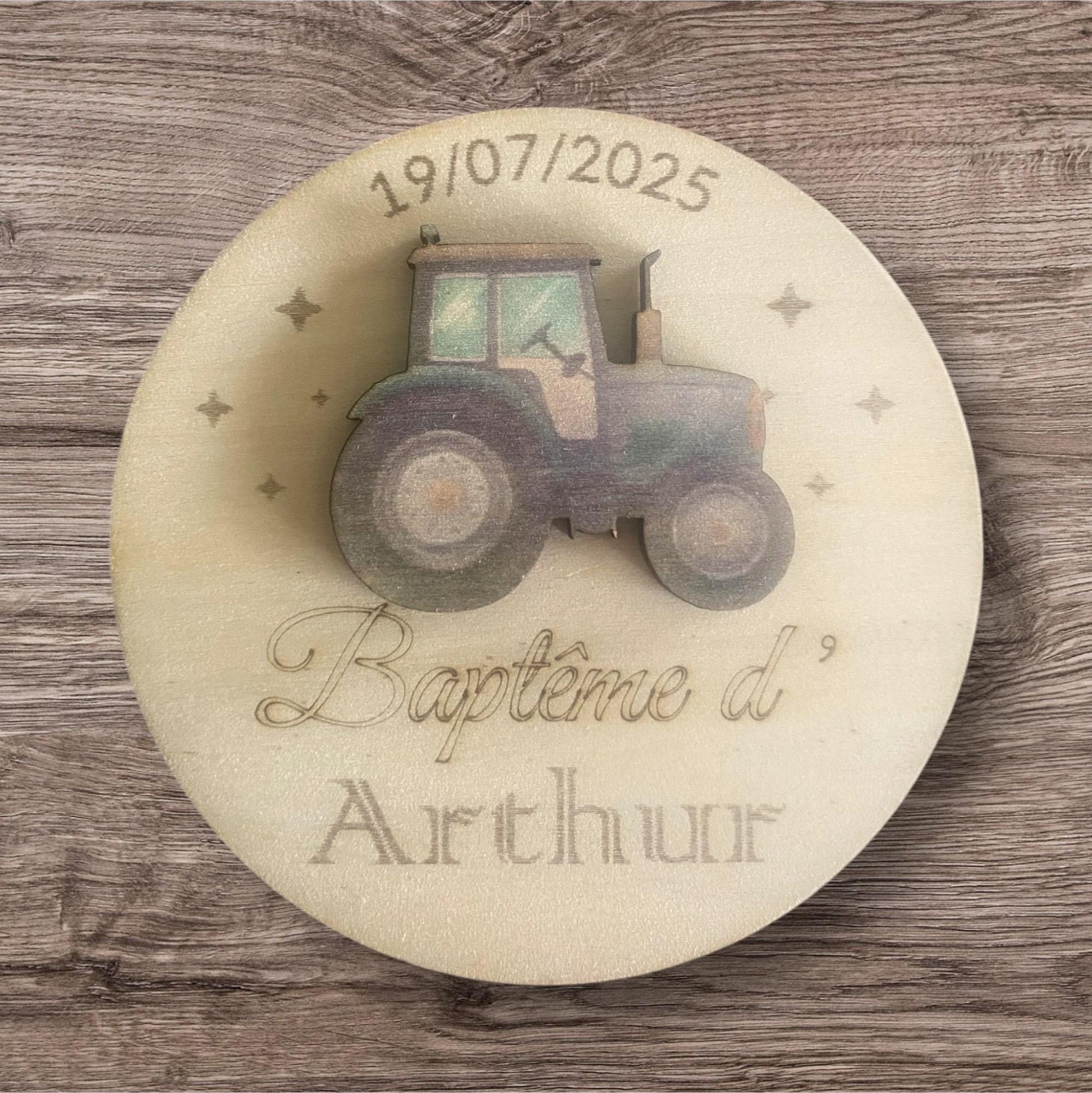 ros plan sur la gravure laser d'un motif (ex: tracteur) et la finesse de la personnalisation.