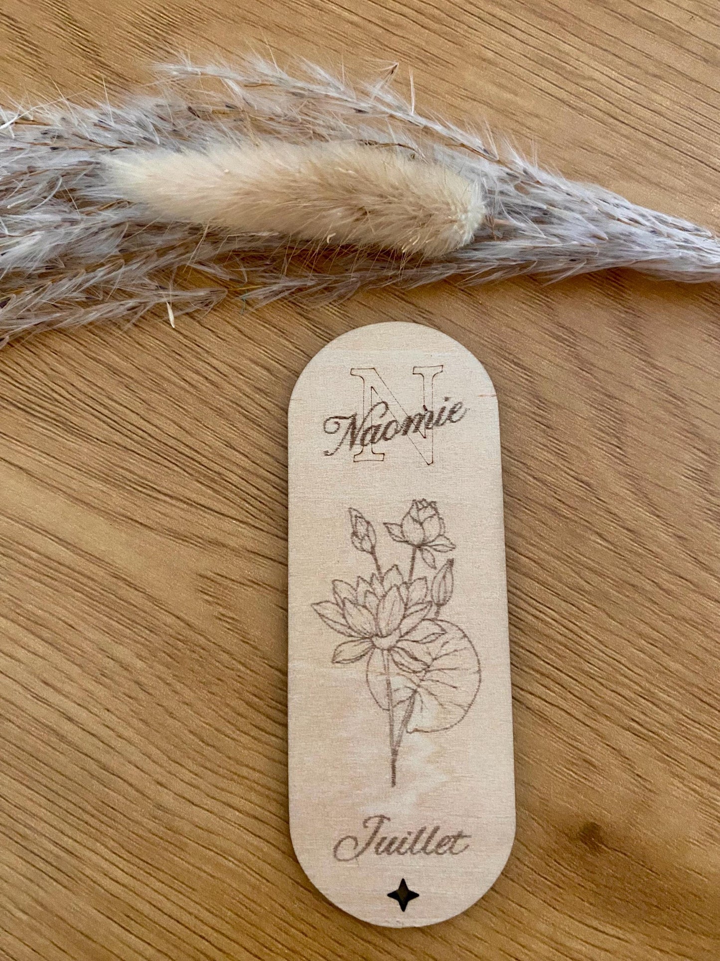 Marque-Page en Bois Personnalisé Fleur – Cadeau Prénom Nature
