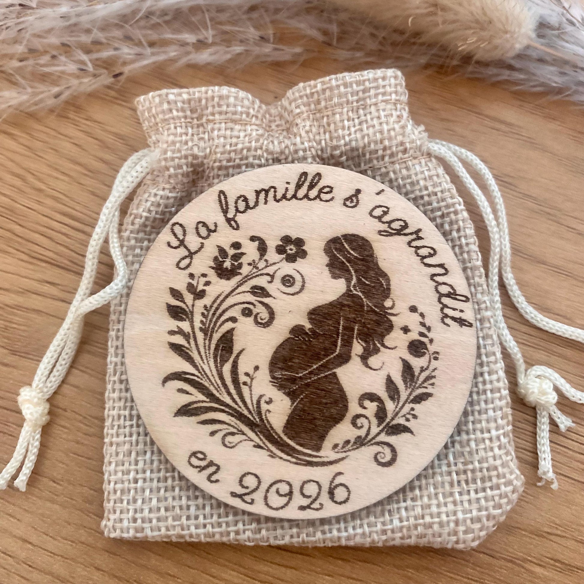 magnet annonce grossesse motif femme enceinte avec son pochon
