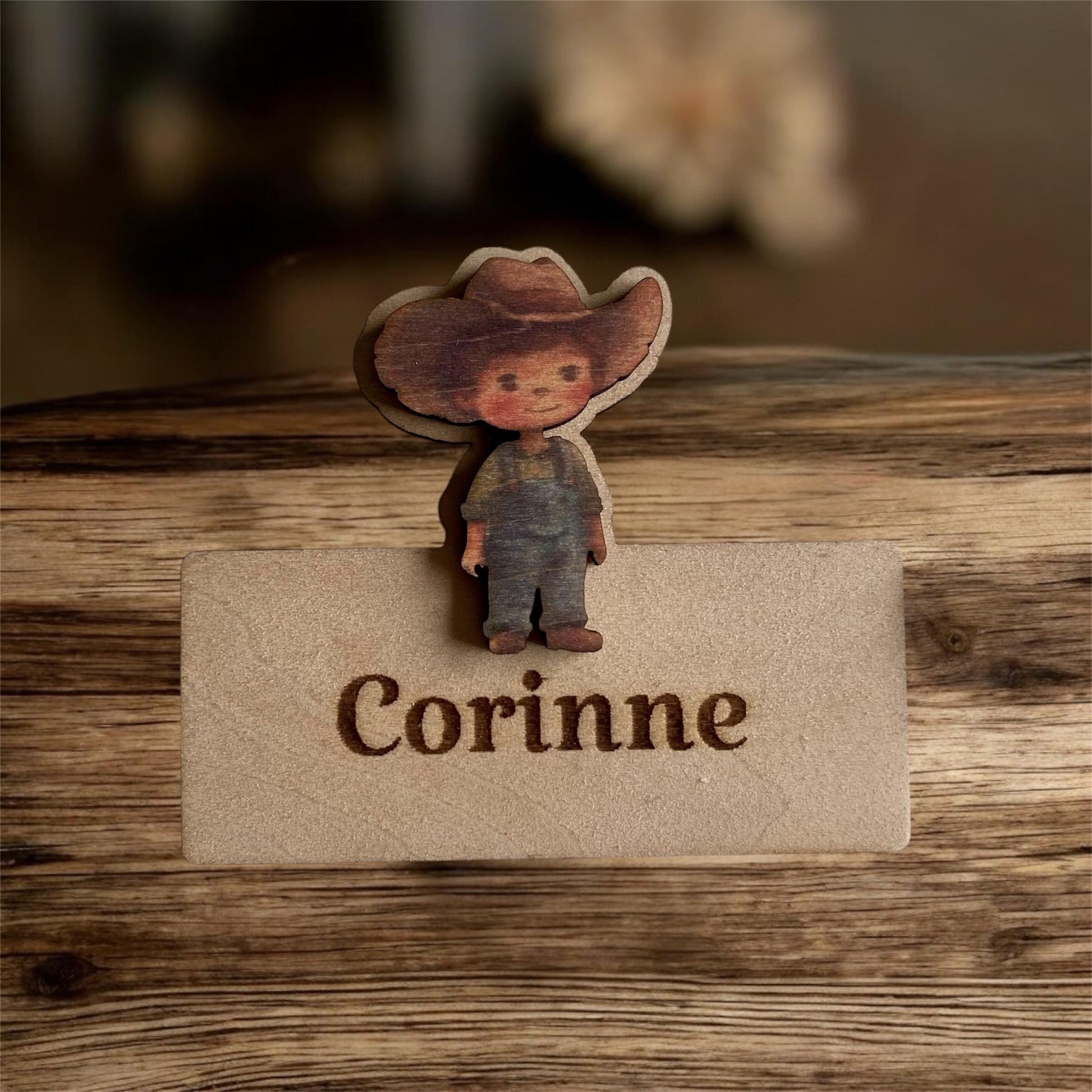 Marque-place thème fermier" disposé sur une table décorée pour un anniversaire d'enfant.