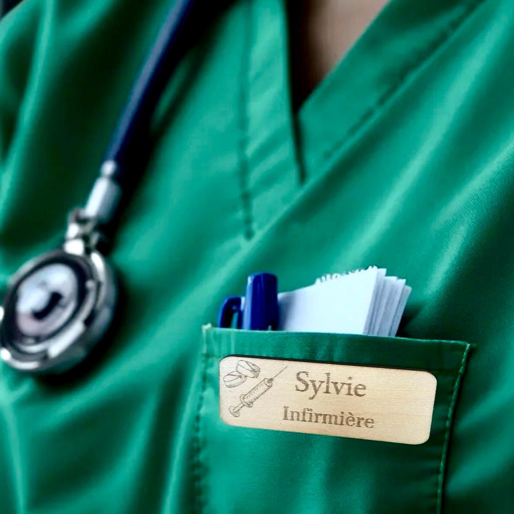 Badge Professionnel en Bois Personnalisé – Pour Professionnels de Santé