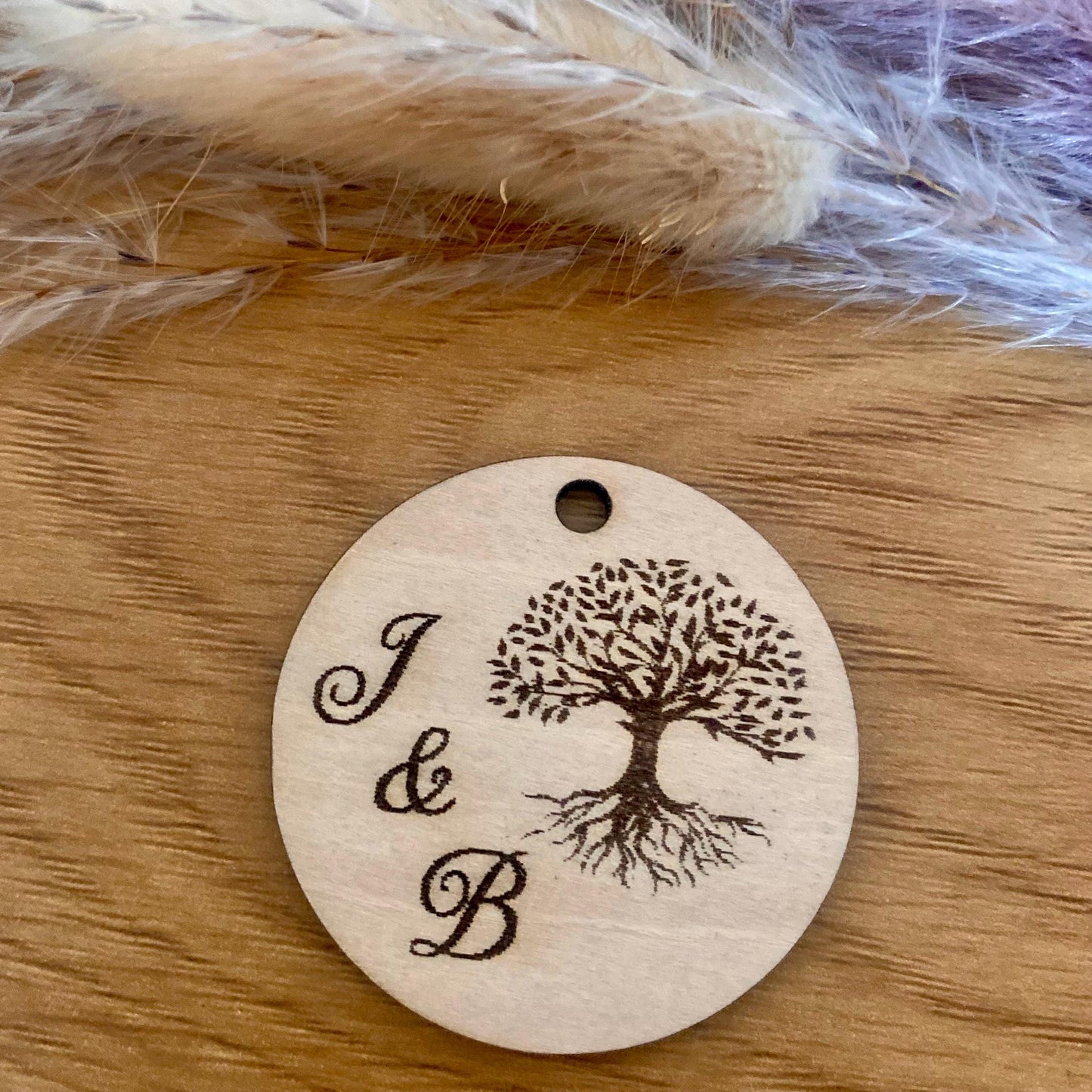 Étiquettes en Bois Personnalisées – Sublimez vos Dragées & Cadeaux Invités