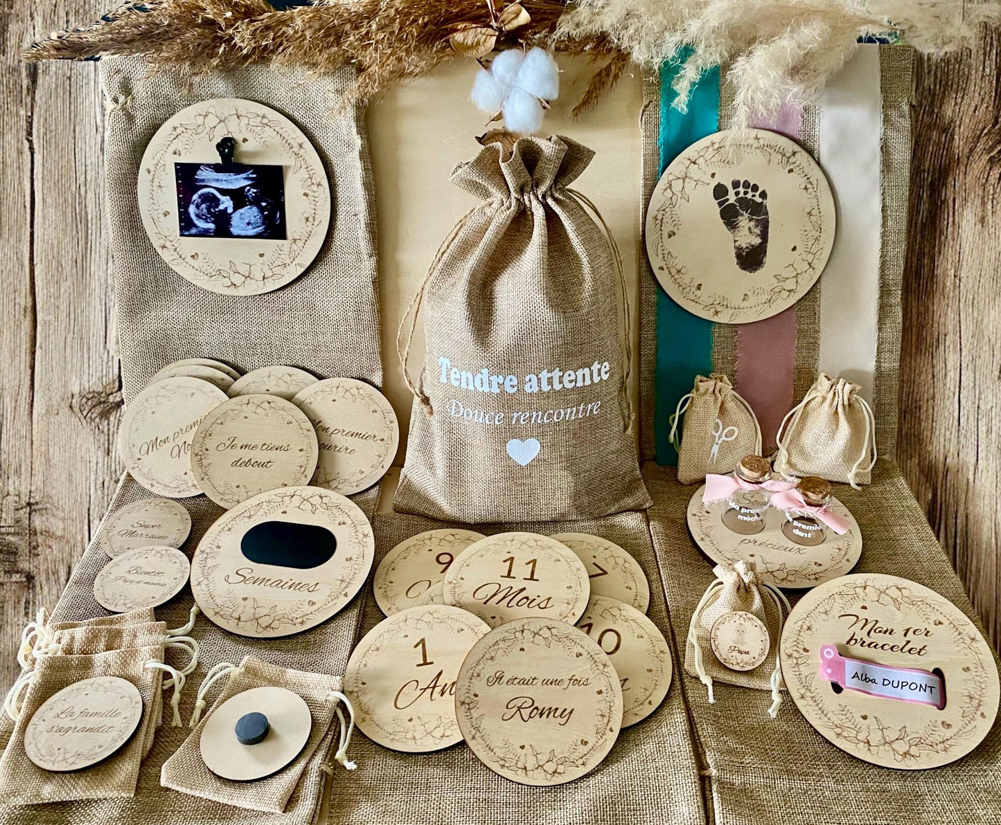 Support en Bois pour Bracelet de Naissance – Souvenir Bébé