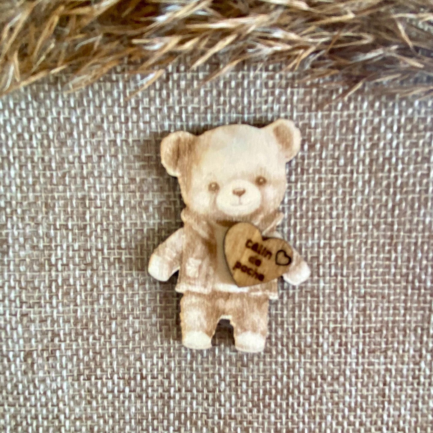 Câlin de Poche Ours en Bois – Le Compagnon de Réconfort par Excellence