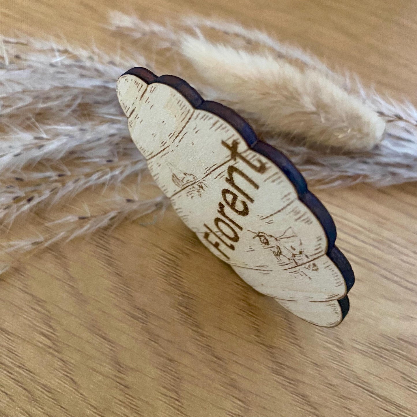 Magnets, Marque-places & Étiquettes en Bois thème abeille ruche – L'Élégance Naturelle pour vos Événements