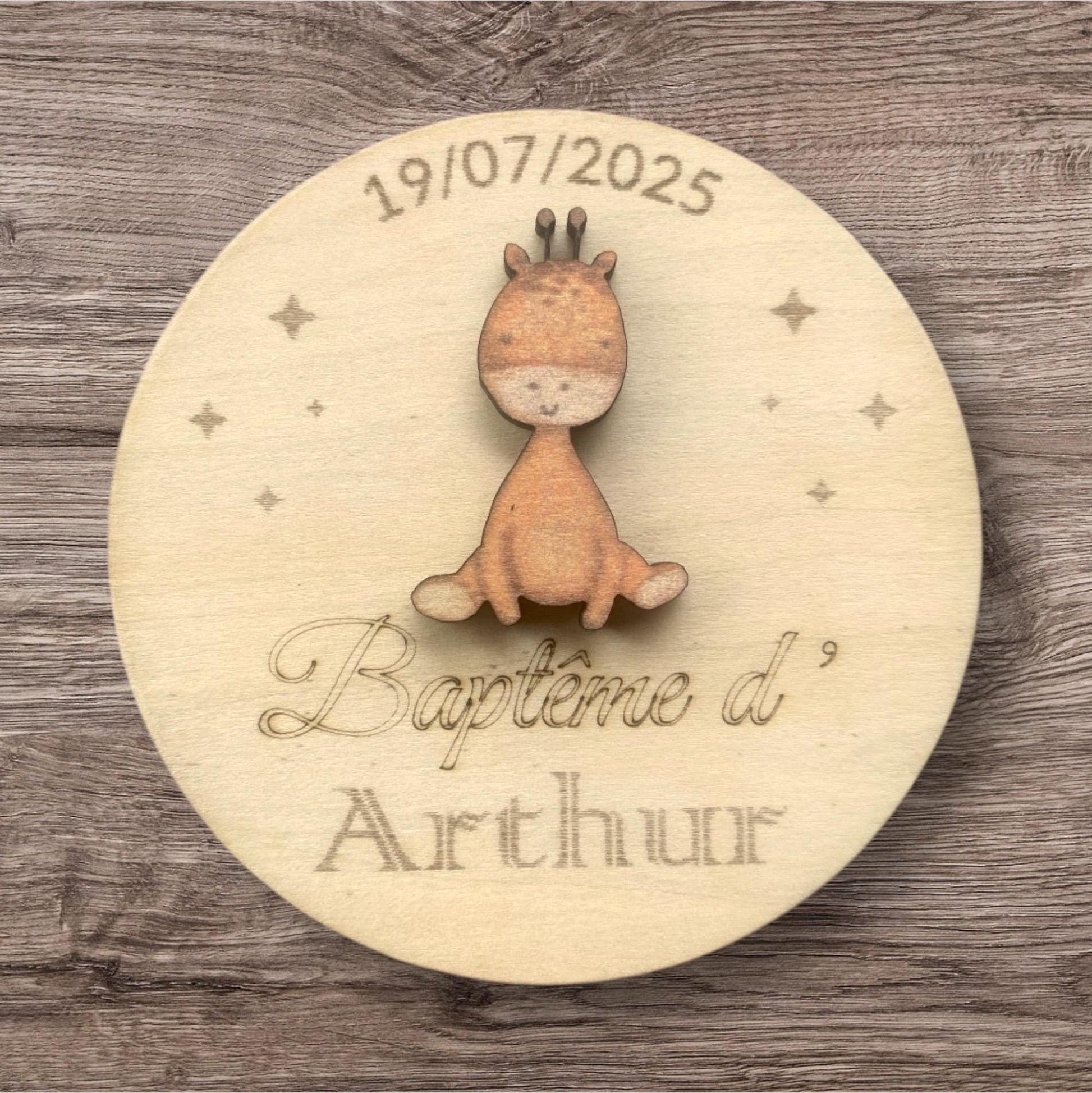 ros plan sur la gravure laser d'un motif (ex: girafe) et la finesse de la personnalisation.