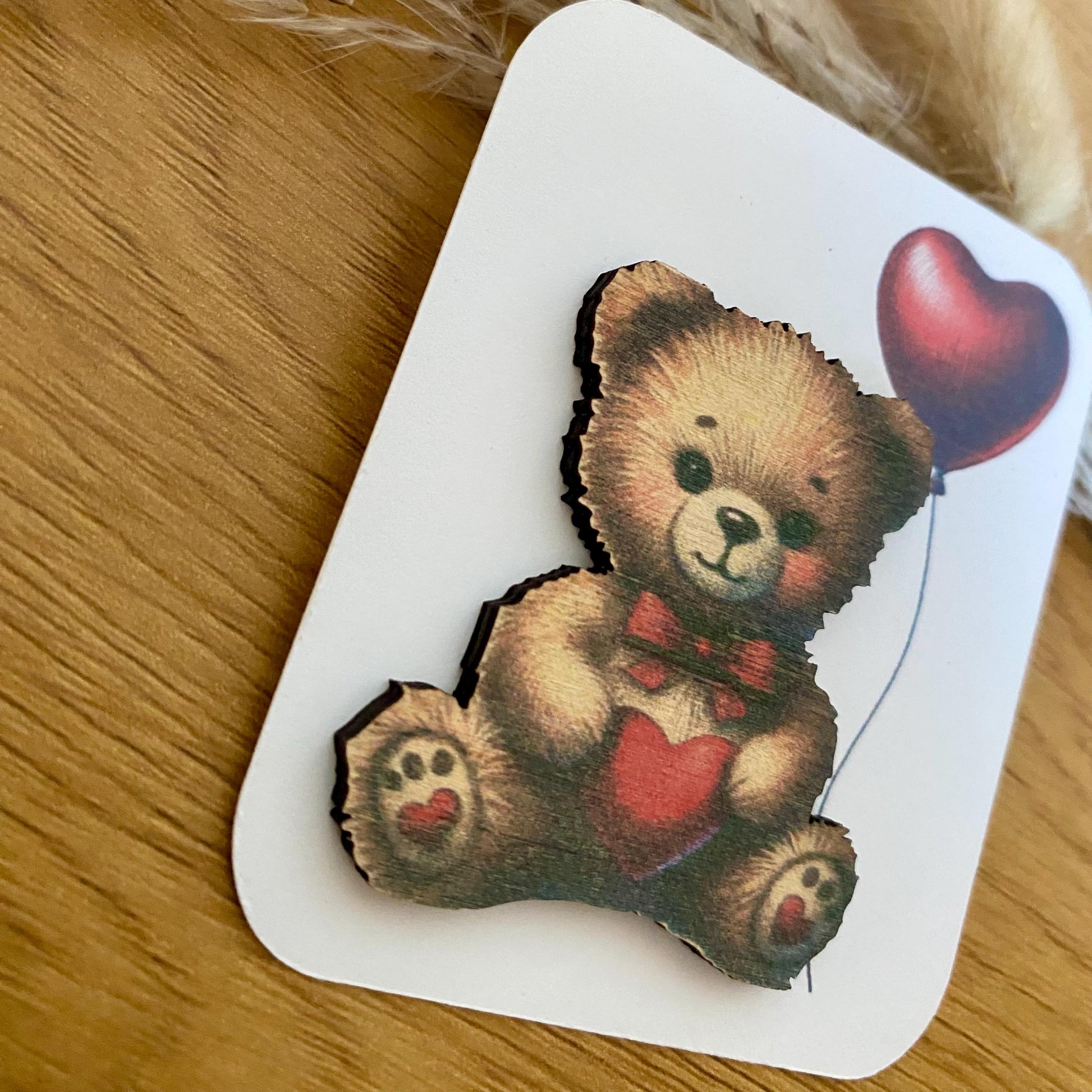 Câlin de poche bois naturel motif ours avec cœur