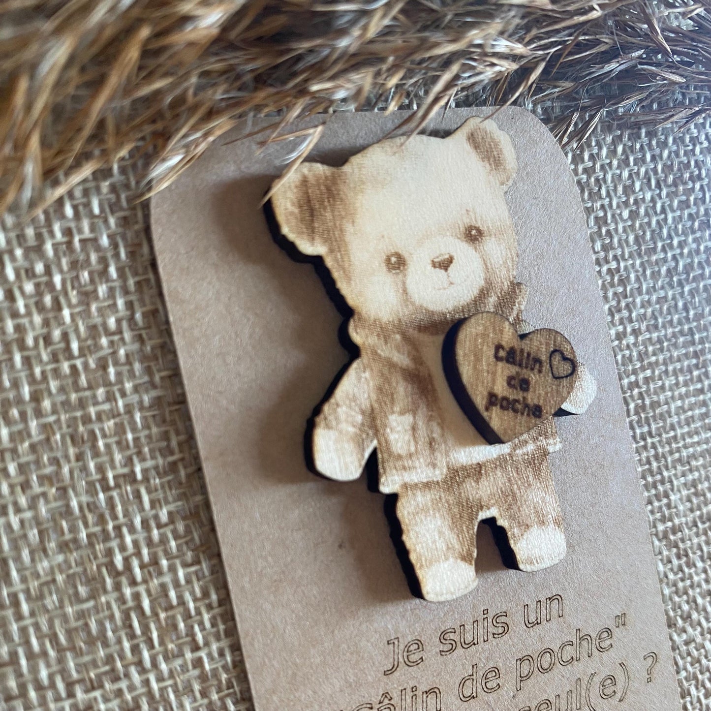 Câlin de Poche Ours en Bois – Le Compagnon de Réconfort par Excellence