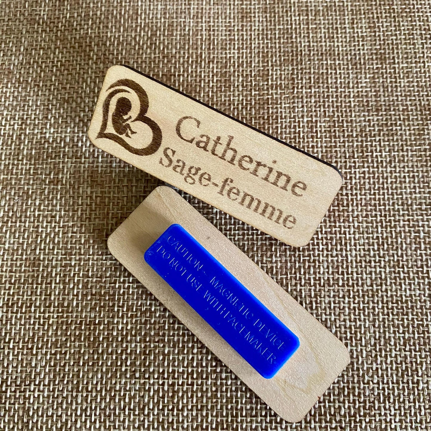 Badge Professionnel en Bois Personnalisé – Pour Professionnels de Santé