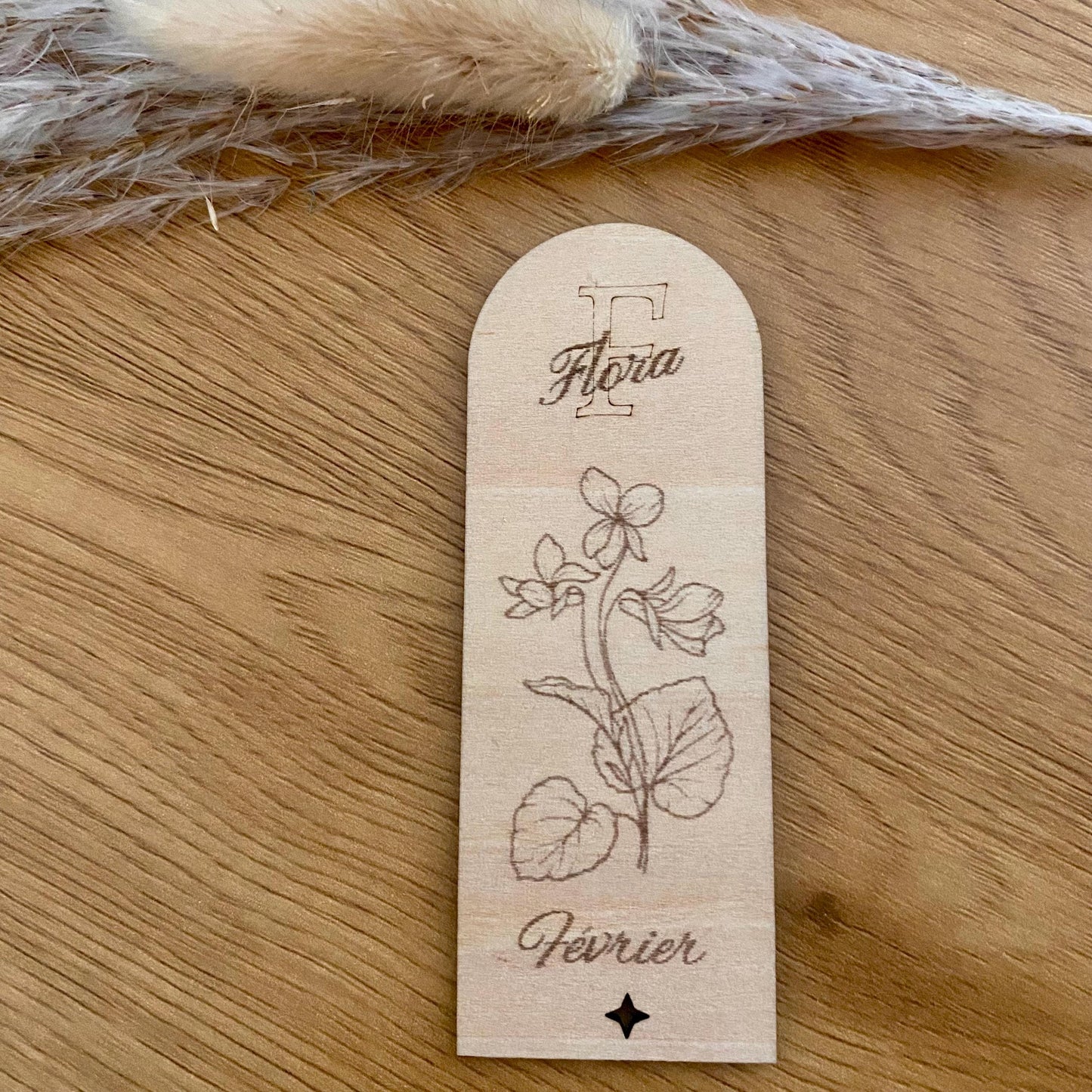 Marque-Page en Bois Personnalisé Fleur – Cadeau Prénom Nature