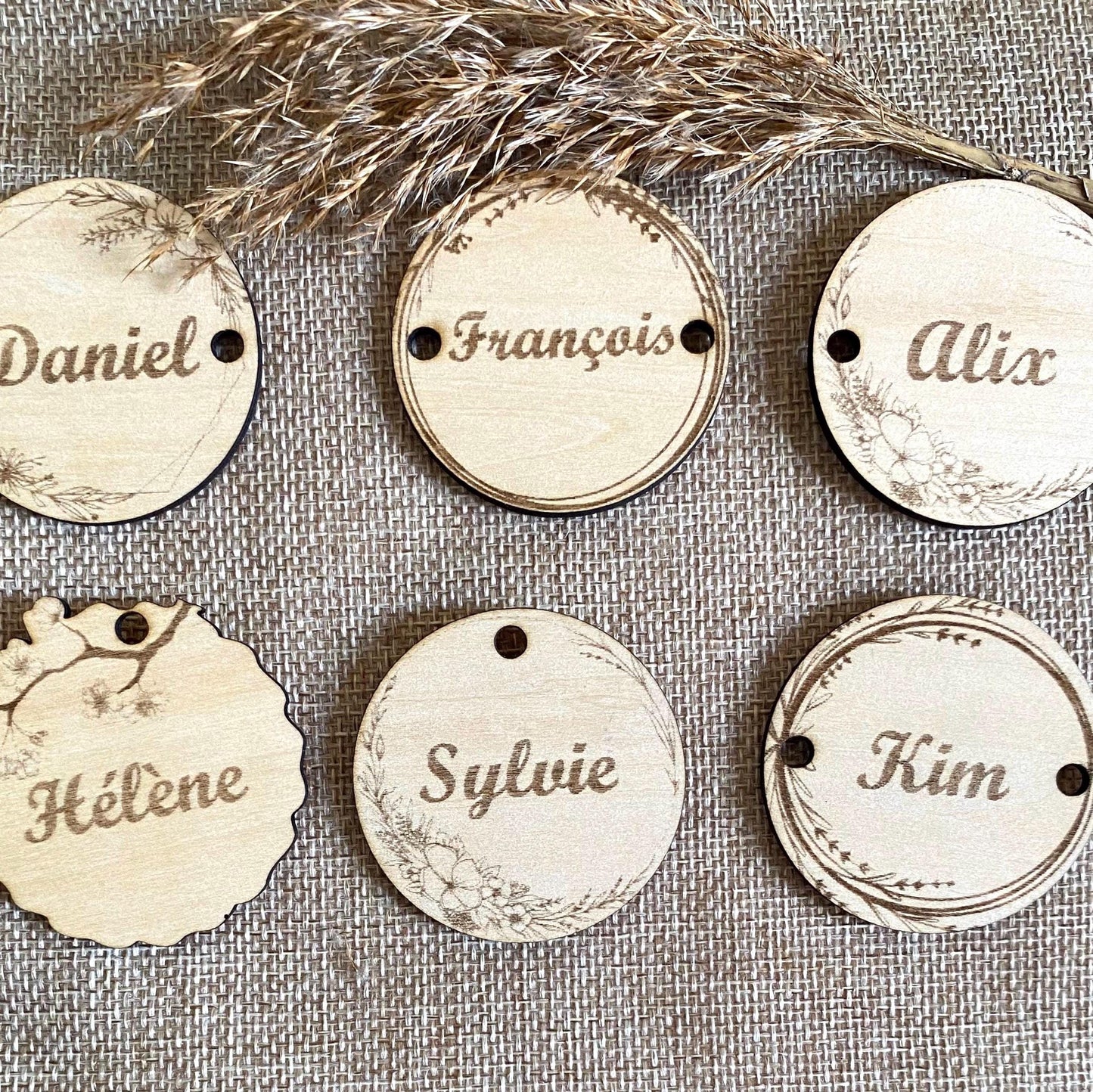 Marque-places & Ronds de Serviette en Bois – L'élégance naturelle à votre table