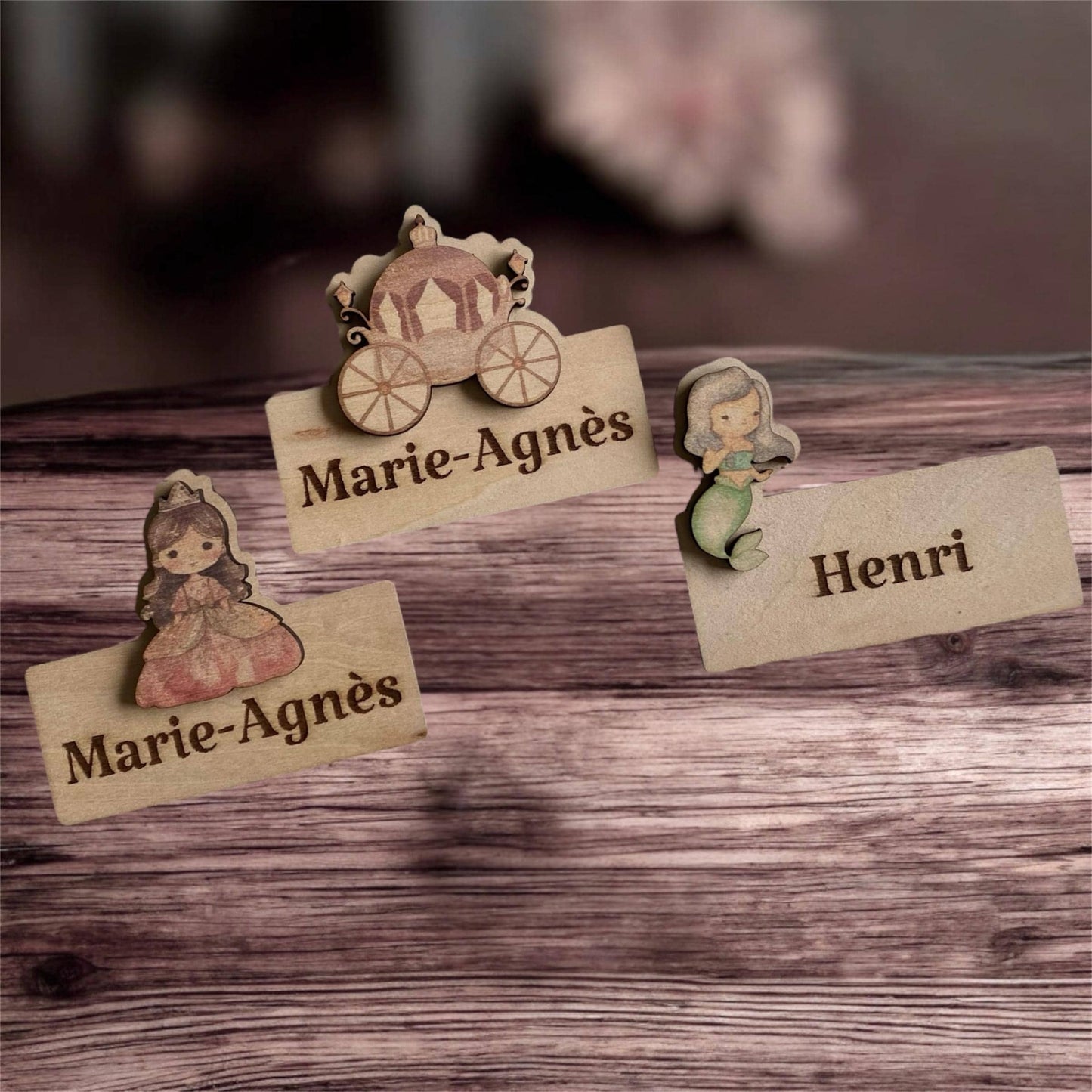 Marque-Place Féerique en Bois – Anniversaire Princesse & Sirène