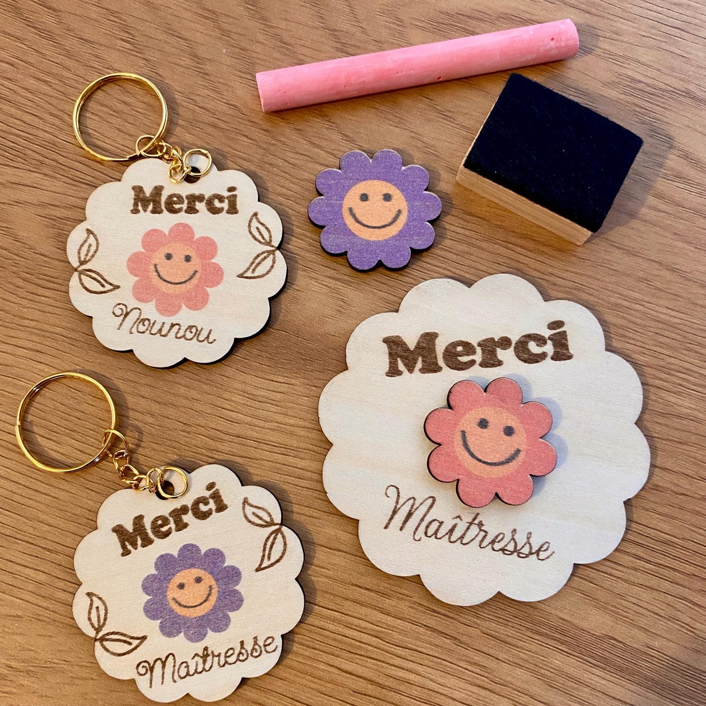 porte clé et magnet en bois fleurorange ou violette