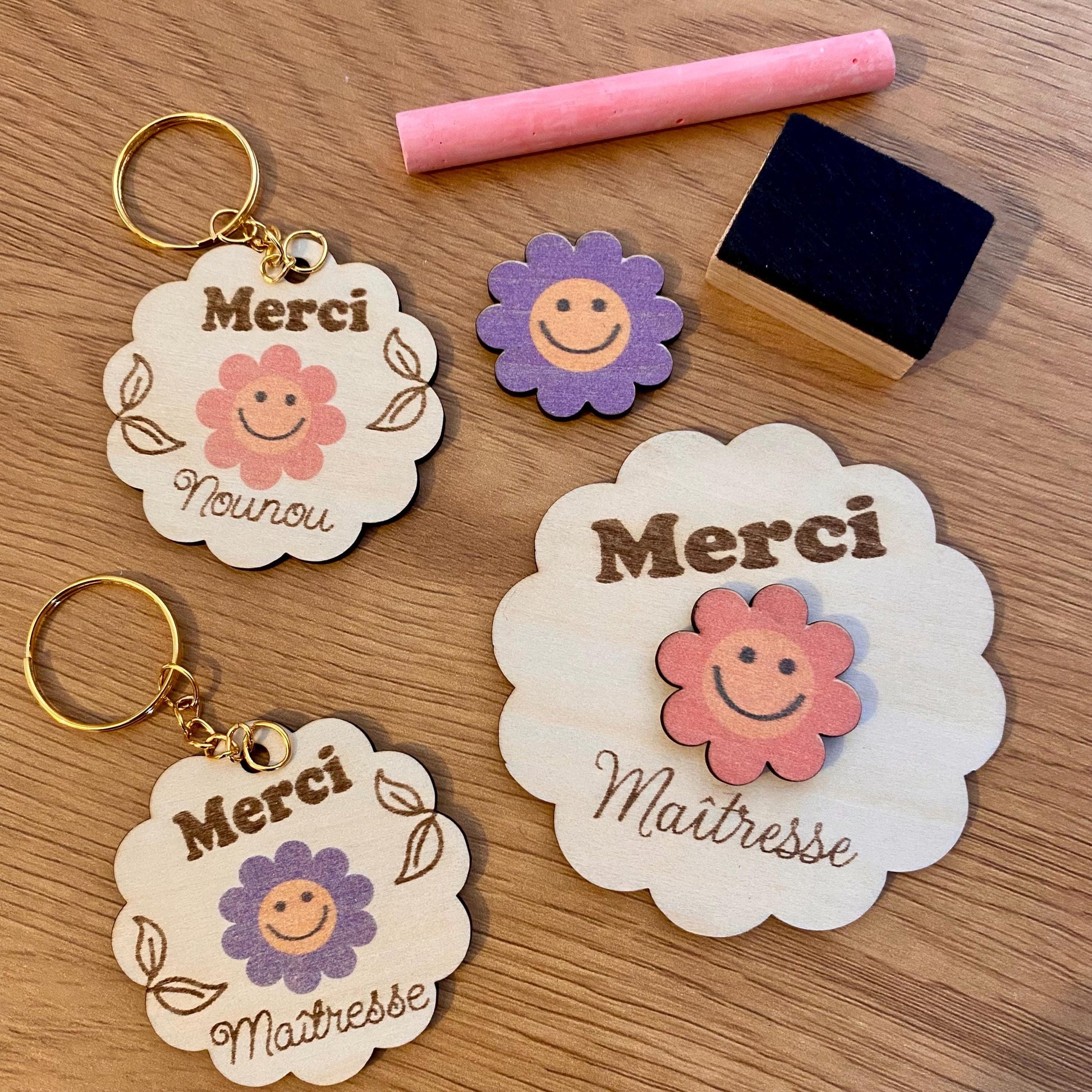 porte clé et magnet en bois fleurorange ou violette