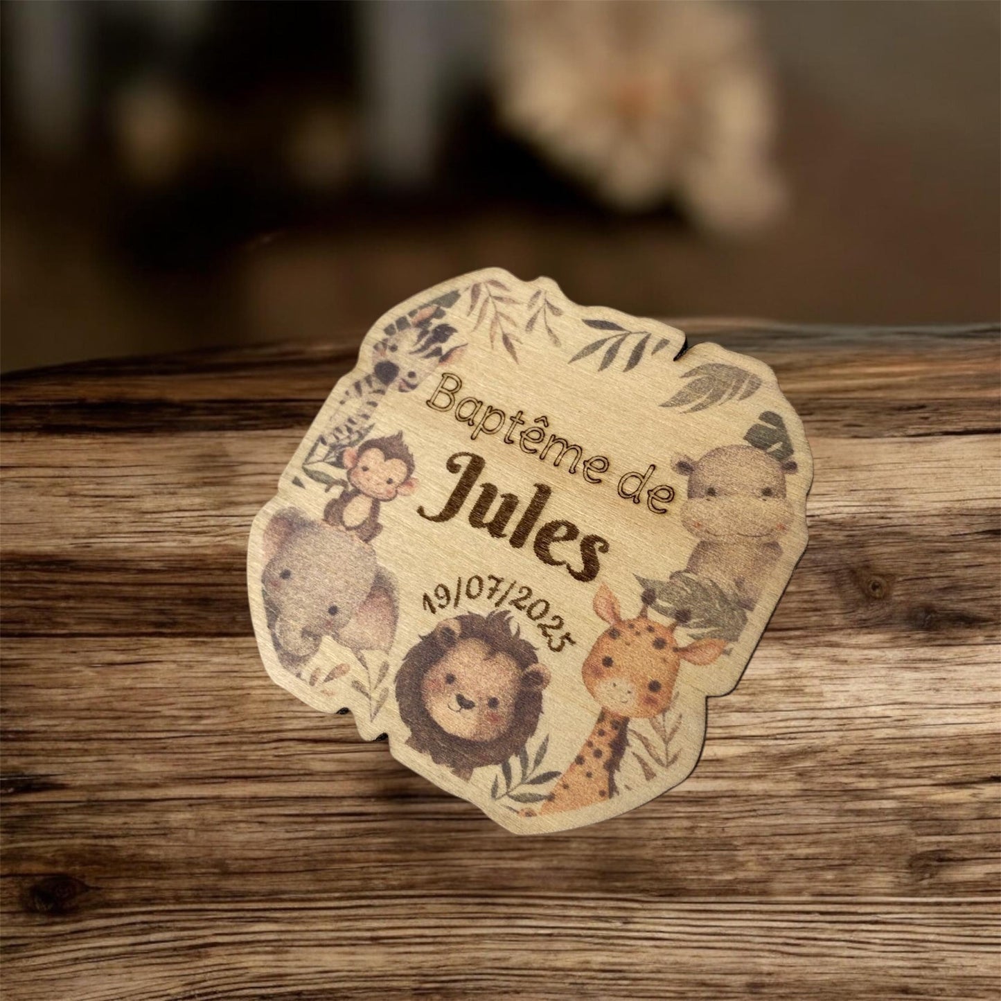 Magnet en bois personnalisé thème jungle pour baptême