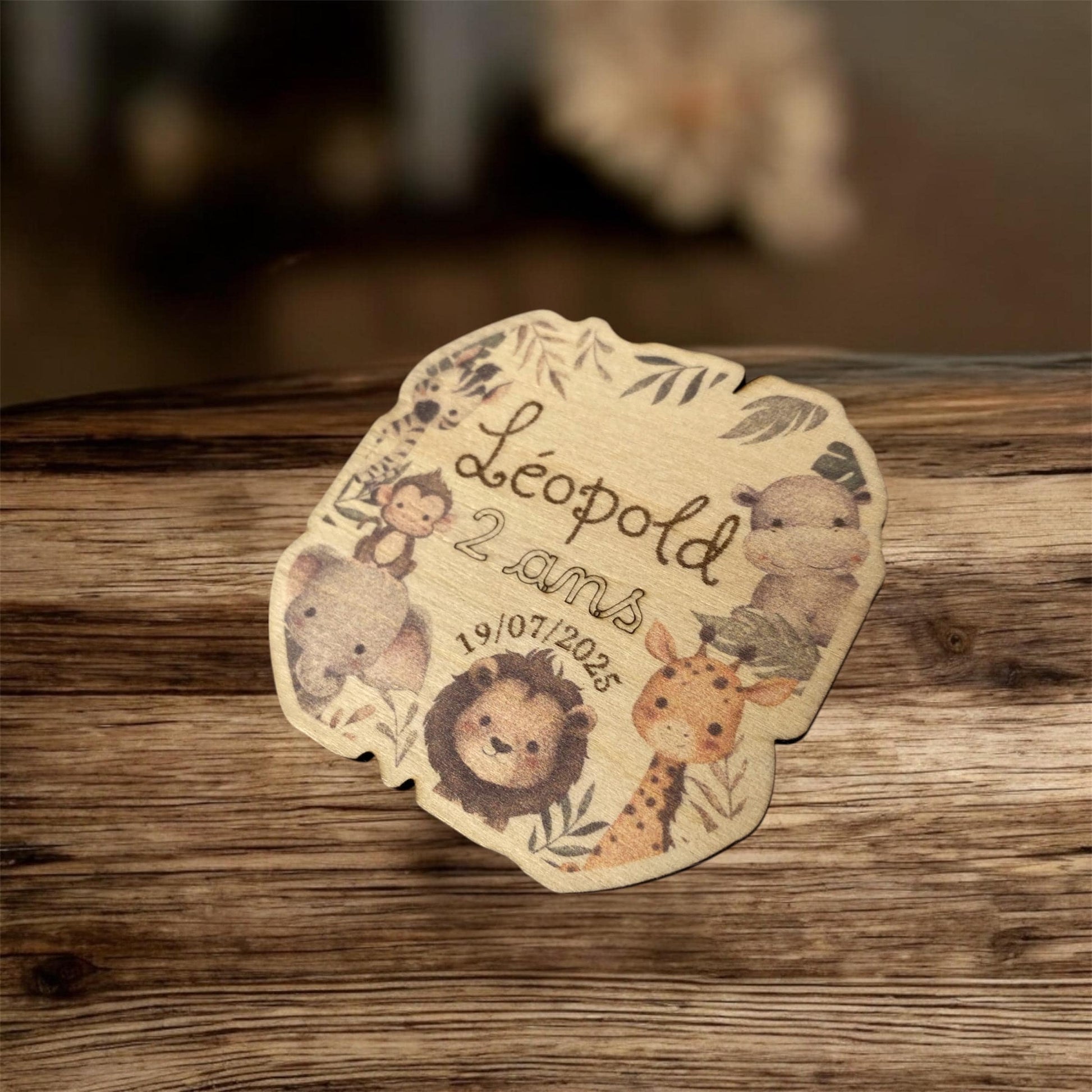 Magnet en bois personnalisé thème jungle pour anniversaire