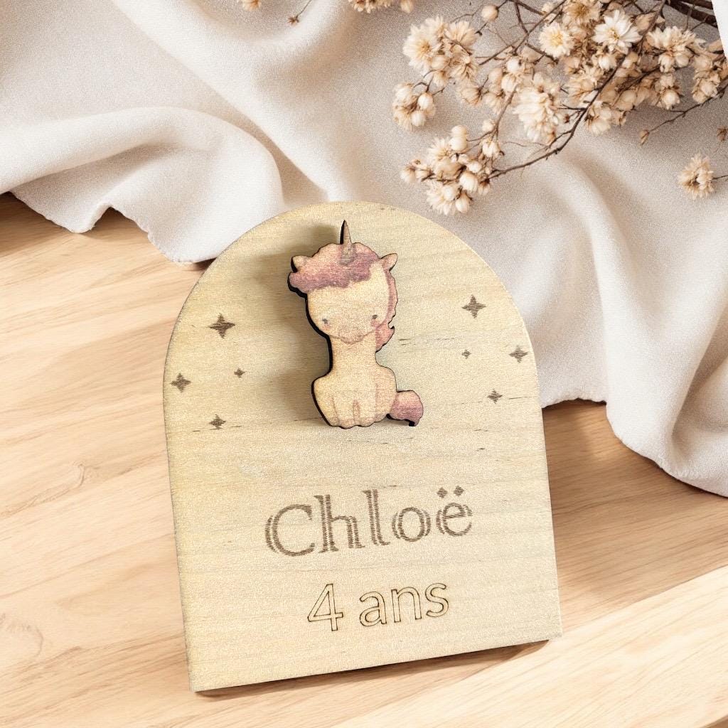 Magnet en bois personnalisé forme arche motif licorne pour anniversaire