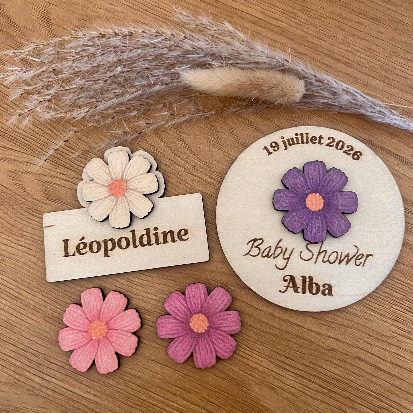 Marque-Place ou magnet Fleur Personnalisé – Souvenir Baptême & Baby Shower