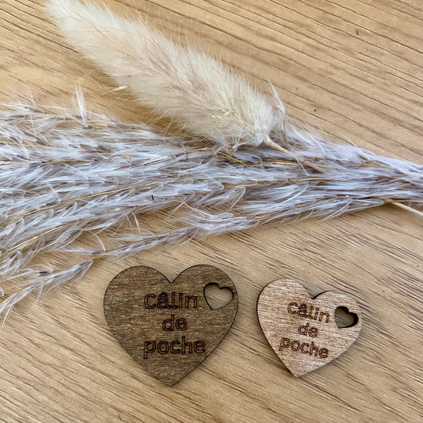 Câlin de Poche Cœur en Bois – Le Messager de vos Pensées