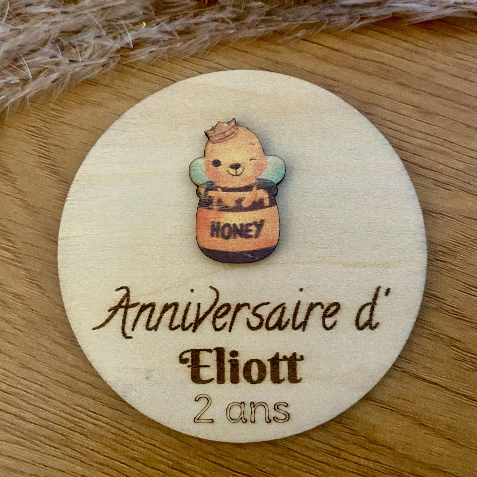Magnet bois personnalisé motif abeille relief