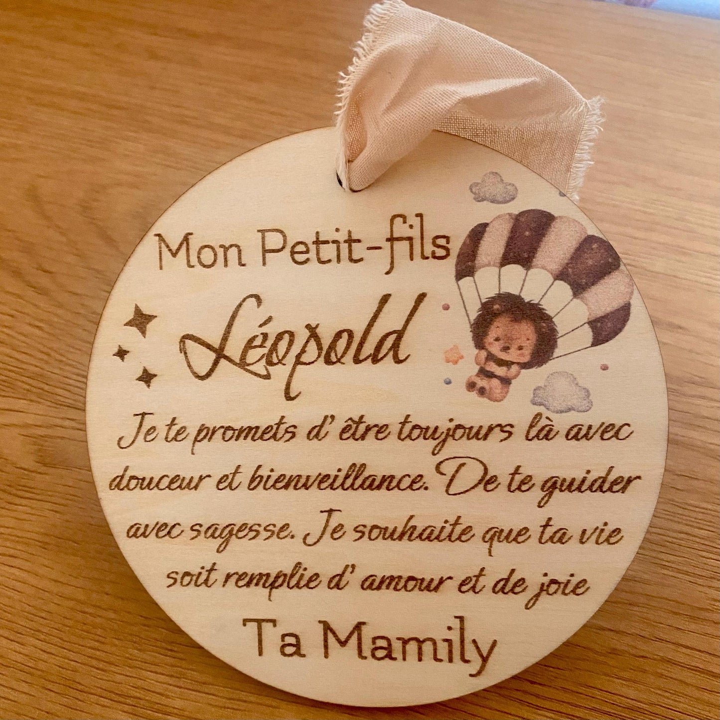 Carte Ronde en Bois "Hérisson" – Un Message Gravé de Tendresse