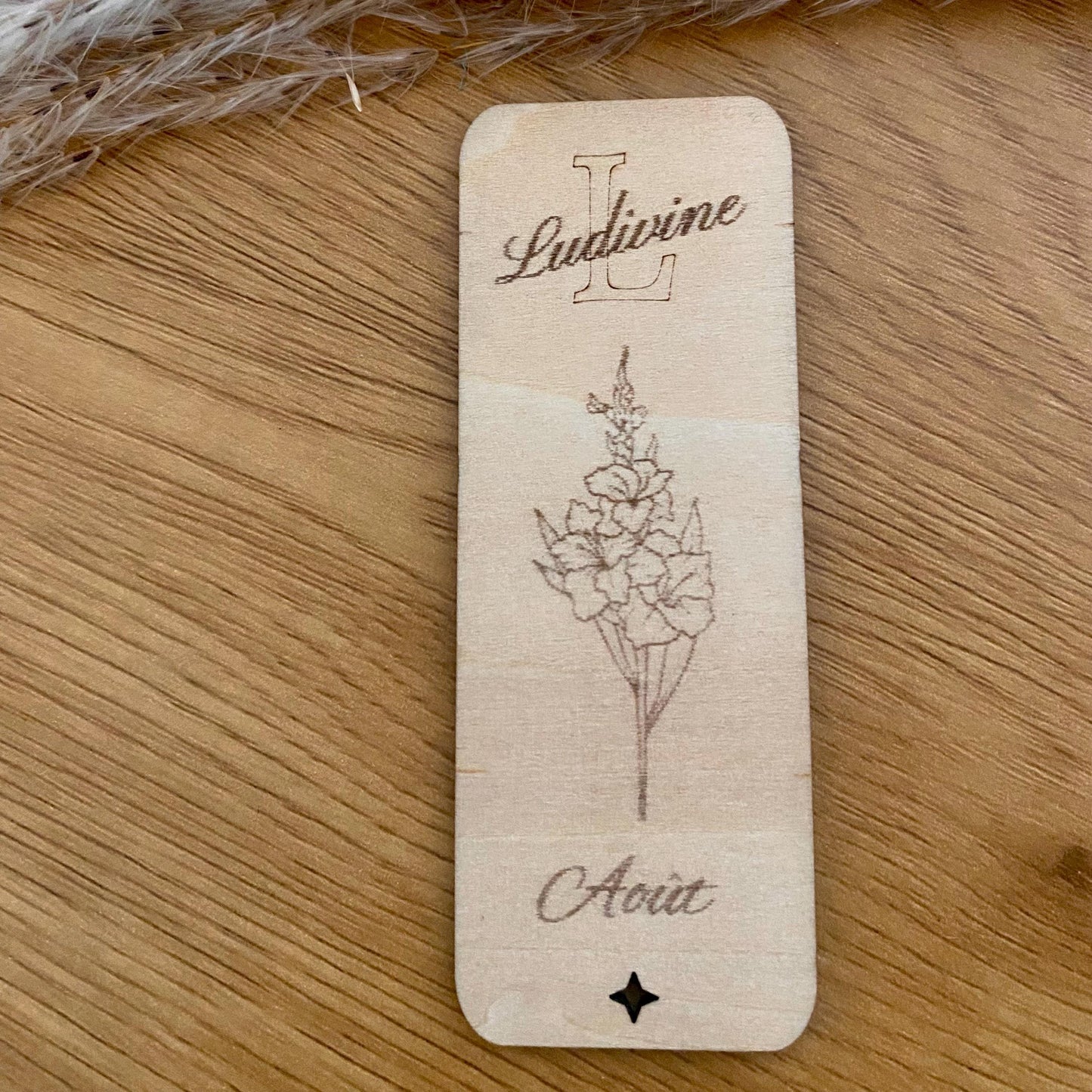 Marque-Page en Bois Personnalisé Fleur – Cadeau Prénom Nature