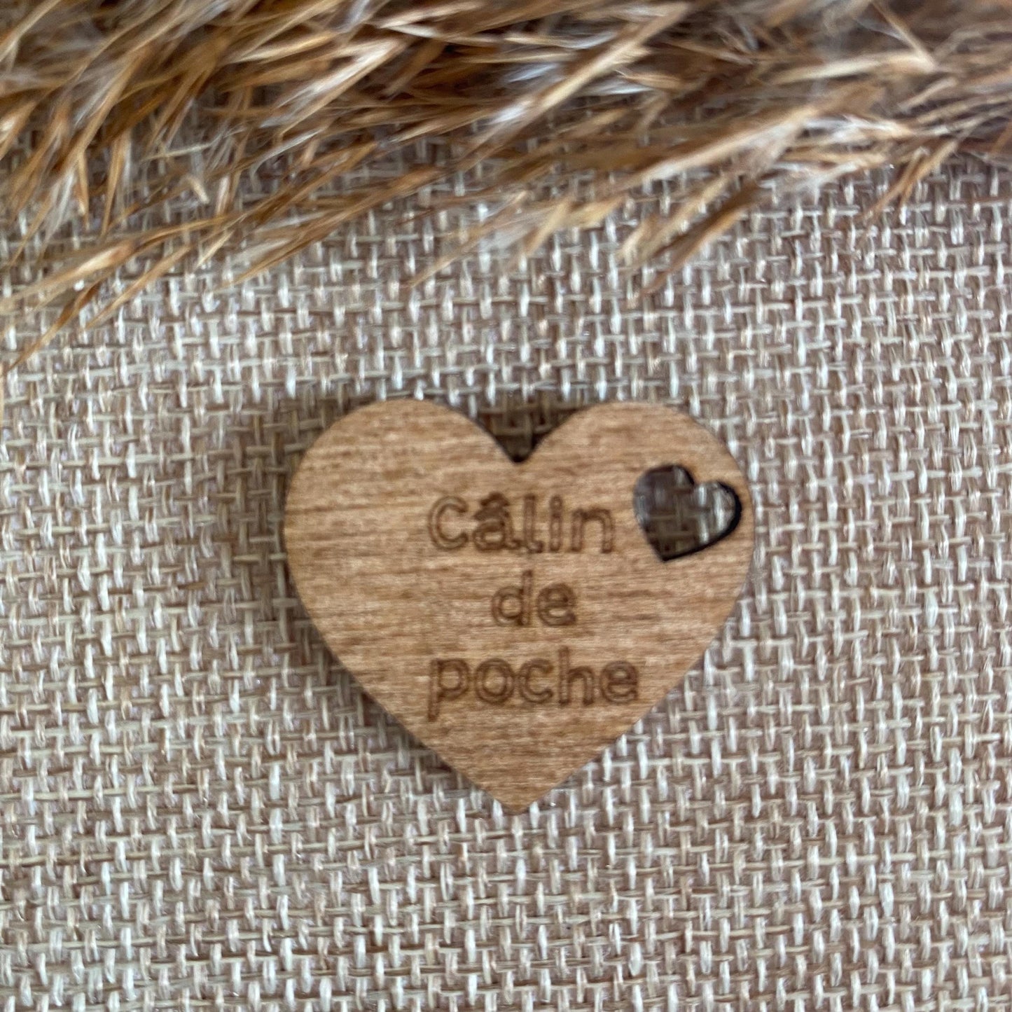 Un Câlin de Poche Cœur en bois