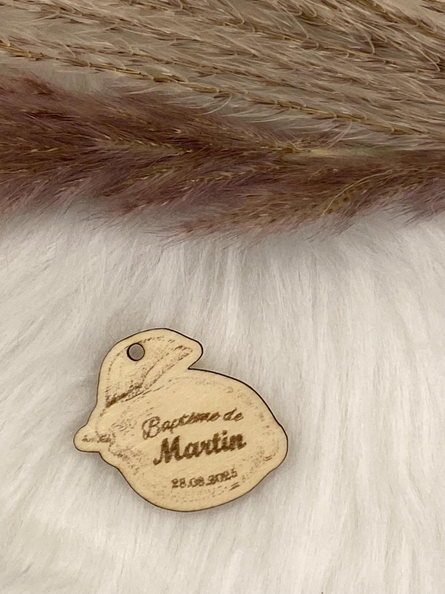 Étiquettes en Bois Personnalisées – La Touche Naturelle pour vos Cadeaux d'Invités