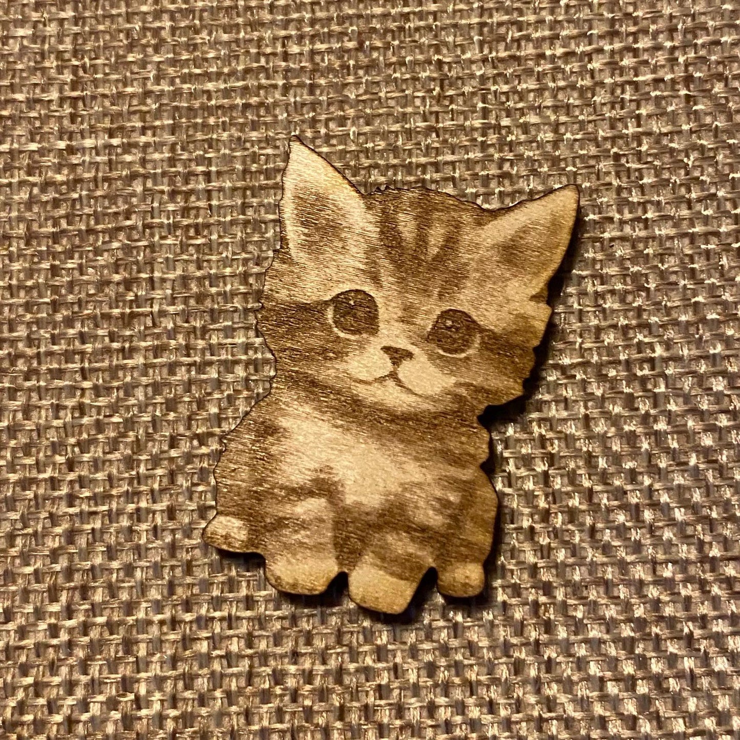 Câlin de Poche en Bois – Adorable Chaton Réconfortant