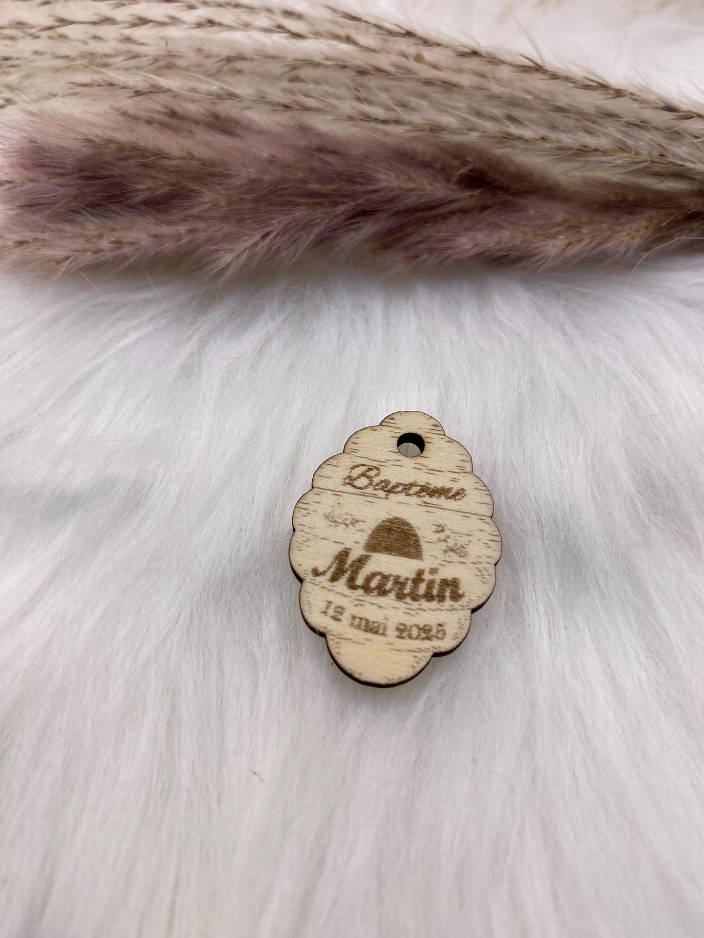 Étiquettes en Bois Personnalisées – La Touche Naturelle pour vos Cadeaux d'Invités